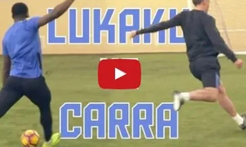 Khi Romelu Lukaku đối đầu với Jamie Carragher