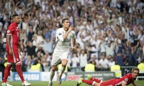 Khi Ronaldo đứng trước chấm đá phạt