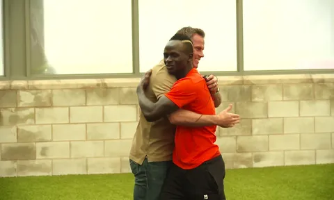 Khi Sadio Mane đối đầu Jamie Carragher