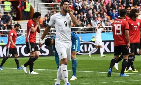 Khi  Suarez quên mất cách ghi bàn