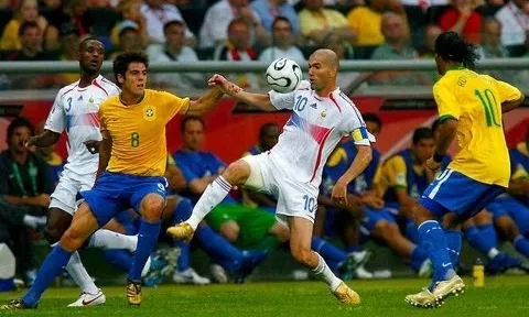 Khi Zidane biến những Ronaldo, Ronaldinho, Kaka thành trò hề (World Cup 2006)