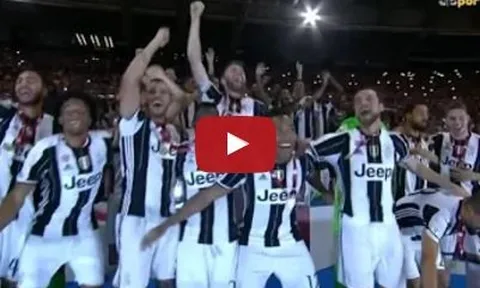 Khoảng khắc Juventus nâng cao cúp vô địch Coppa Italia