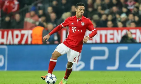 'Không cần bom tấn, Bayern vẫn ngang hàng Real'