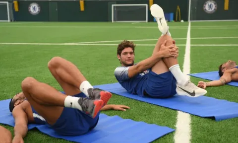 Không Conte, không Sarri, Chelsea tập luyện thế nào?