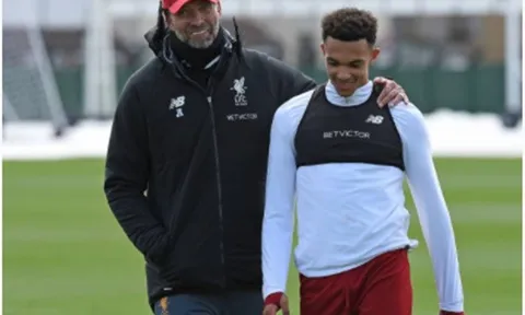 Không phải Salah, Arnold mới là ngôi sao được Klopp "đưa lên bệ phóng"