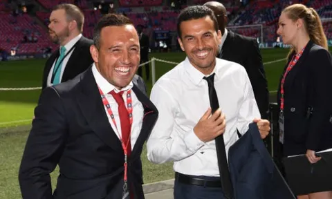 Không thi đấu, Cazorla đi 'thám thính' Chelsea giúp Arsenal