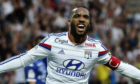 Không tìm được người thay, Lyon quyết không bán Lacazette