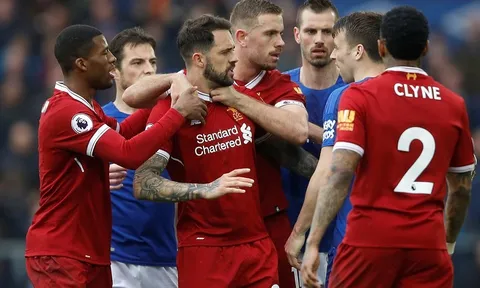 Kịch tính cao trào, sao Liverpool và Everton suýt "tẩn" nhau