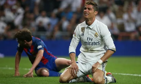 Kịch tính Siêu kinh điển: Nước mắt Ronaldo và thảm họa trọng tài