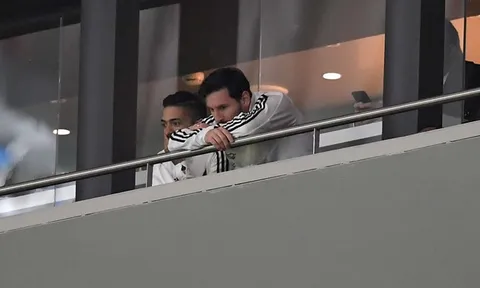 Messi nói gì với đồng đội sau trận thua tủi hổ