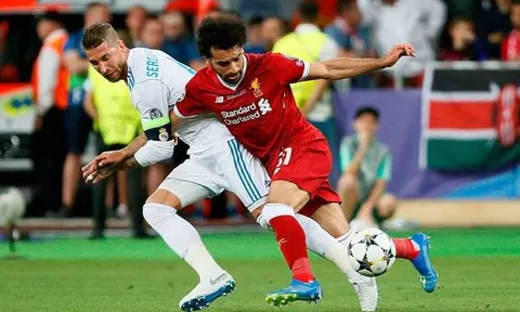 Klopp bức xúc tột cùng khi nhắc đến vụ va chạm Ramos với Salah
