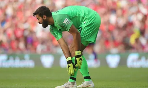 Klopp ca ngợi 'bom tấn' Alisson không ngớt sau màn hủy diệt Napoli