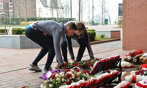 Klopp và học trò buồn man mác tưởng niệm thảm họa Hillsborough '89