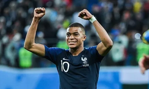 Kylian Mbappe - Hiểm họa từ những lời khen