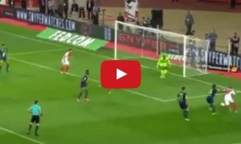 Kylian Mbappe vặn sườn liên tục, 'hành hạ' Franck Béria