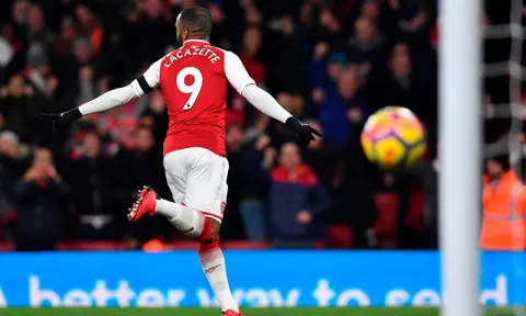 Lacazette - Người cứu rỗi Arsenal?