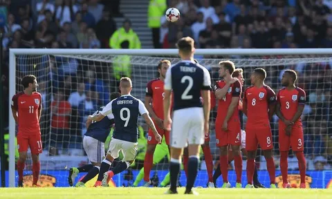 Làm nền cho 2 siêu phẩm, Joe Hart "khiến" tuyển Anh suýt thua trước Scotland