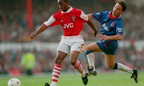 Lần cuối cùng Arsenal đứng dưới Tottenham, họ đã chơi đội hình nào?