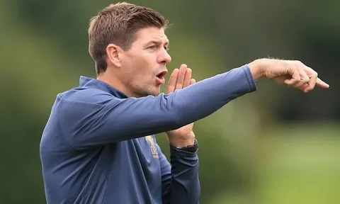 Lần đầu 'đứng lớp' của Steven Gerrard tại Liverpool