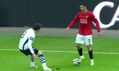Lần đầu Ronaldo chạm trán Bale như thế nào?