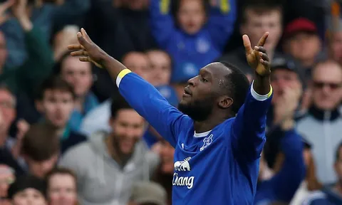 Kéo Leicester về mặt đất, Lukaku chạm đỉnh phong độ ghi bàn