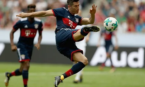Lewandoski lập siêu phẩm, đưa Bayern vào chung kết