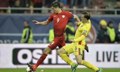 Lewandowski bắt kịp Ronaldo nhờ hat-trick cho Ba Lan