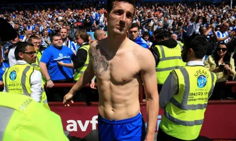 Lewis Dunk - Tân binh đáng chú ý của Premier League mùa sau