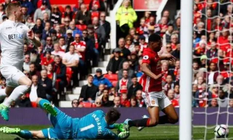 Lí do Marcus Rashford bị la ó trên sân Swansea