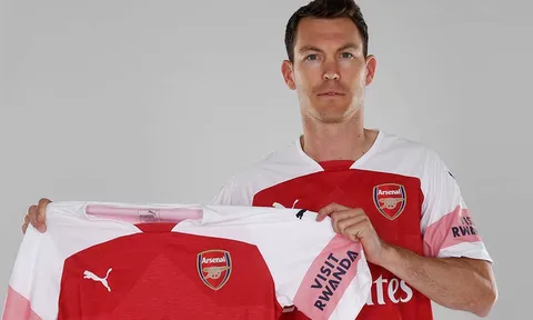 CHÍNH THỨC: Arsenal chiêu mộ thành công Stephan Lichtsteiner