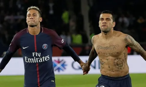 Dani Alves: 'Chỉ trích Neymar thì rất dễ, làm được những điều cậu ấy làm mới khó'