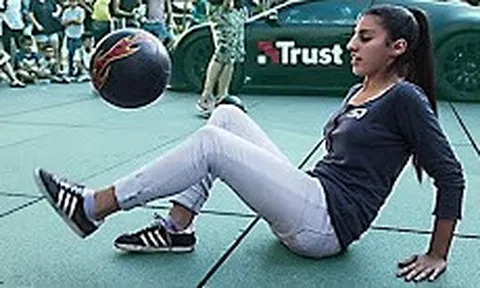 Lisa Zimouche - Hotgirl vừa xinh, vừa đá bóng cực siêu