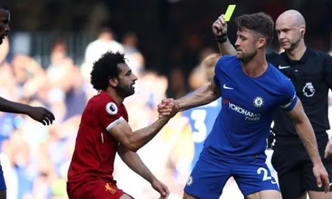 Liverpool sụp đổ, đánh mất tất cả vào cuối mùa?