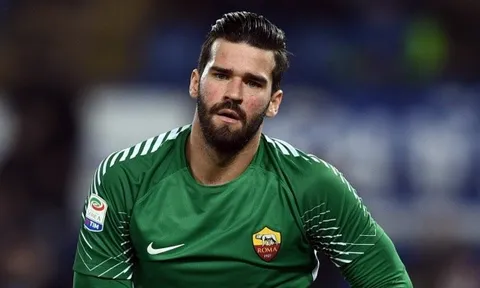 Liverpool bật ngửa với giá SỐC Roma yêu cầu cho Alisson