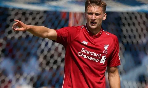 Liverpool khủng hoảng hàng thủ, Klopp tính dùng nhân tố lạ