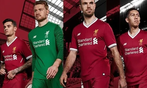 Liverpool tung áo đấu mùa 2017/18 đầy hoài cổ