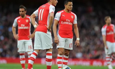 Lộ lí do HLV Wenger dùng 'đội hình lạ' đấu Chelsea