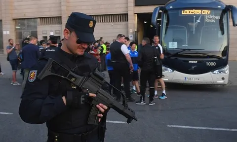 Lo sợ khủng bố, UEFA siết chặt an ninh