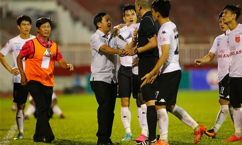 Nhìn lại những sự cố của trọng tài tại V-League 2017