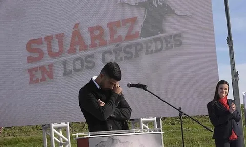 Luis Suarez 'gạt đi nước mắt' trong ngày về đầy xúc động