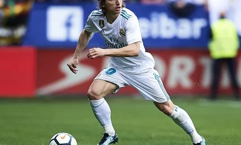 NÓNG: Luka Modric cân nhắc rời Real