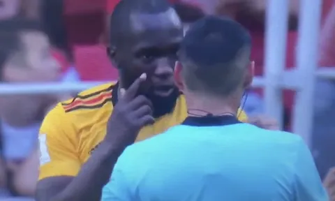 Lukaku được khen ngợi vì hành động "chơi đẹp" với Tunisia