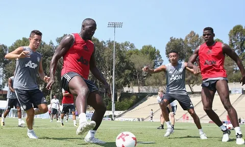 Lukaku: Hàng "khủng" hay hớ của M.U?