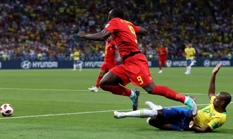 "Lukaku nên bị cấm thi đấu trận Brazil. Cứ như đứa trẻ 16 đá với 11"