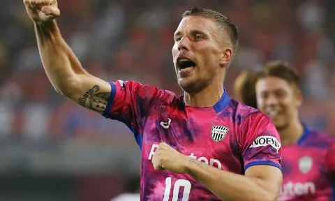 Lukas Podolski rực sáng trong ngày ra mắt Nhật Bản