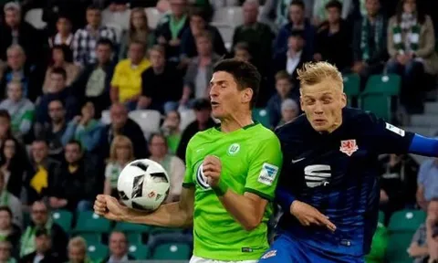 Lượt đi play-off trụ hạng Bundesliga: Mario Gomez giúp Wolfsburg đánh bại Braunschweig