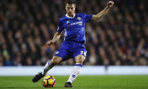 Lý do Barcelona theo đuổi Cesar Azpilicueta