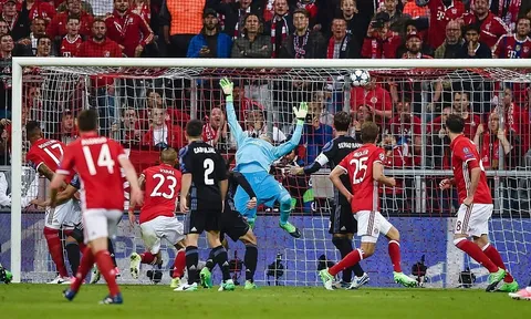 Lý do 'củ chuối' buộc Real Madrid mặc đồ đen trận thắng Bayern