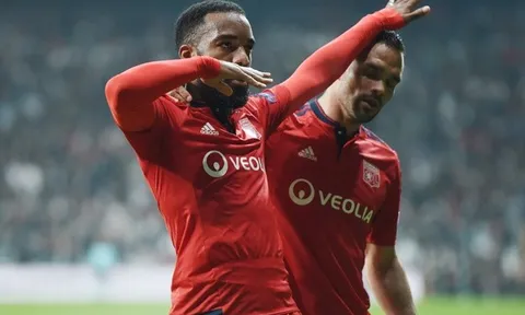 Lyon chiến thắng kịch tính Besiktas trên chấm phạt đền