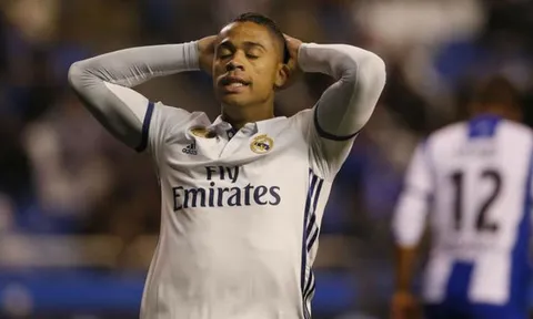 Lyon sắp có hai sao trẻ thay thế Lacazette